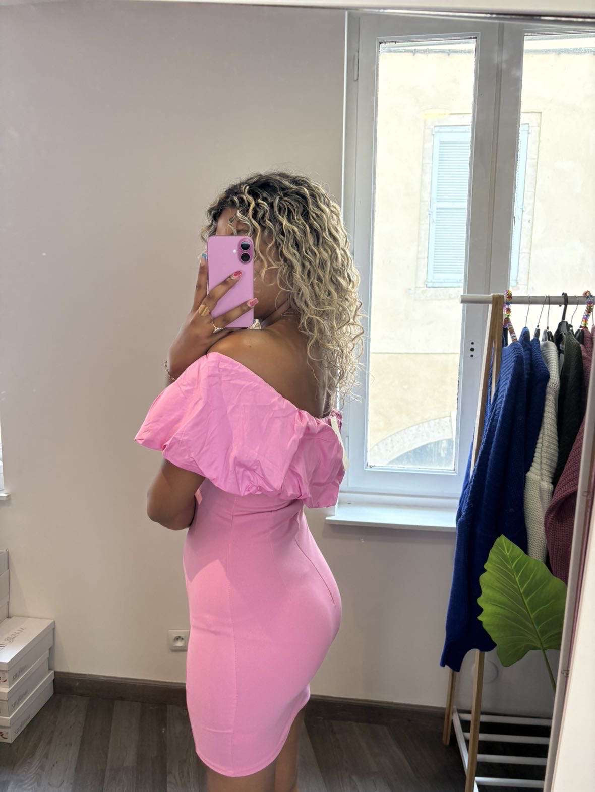 Robe courte avec volant large