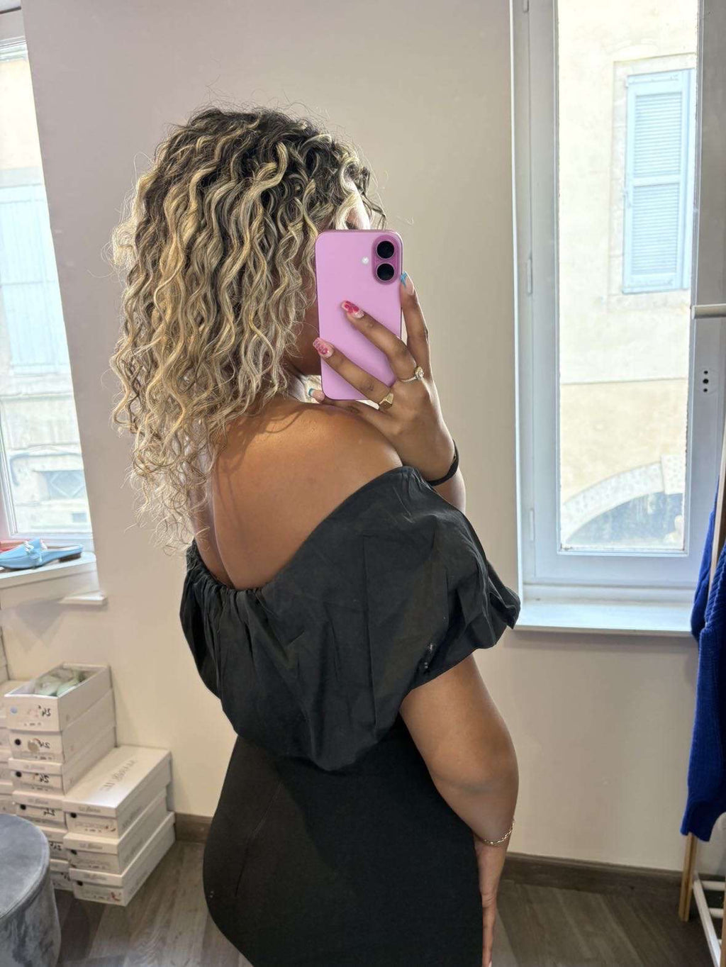 Robe courte avec volant large