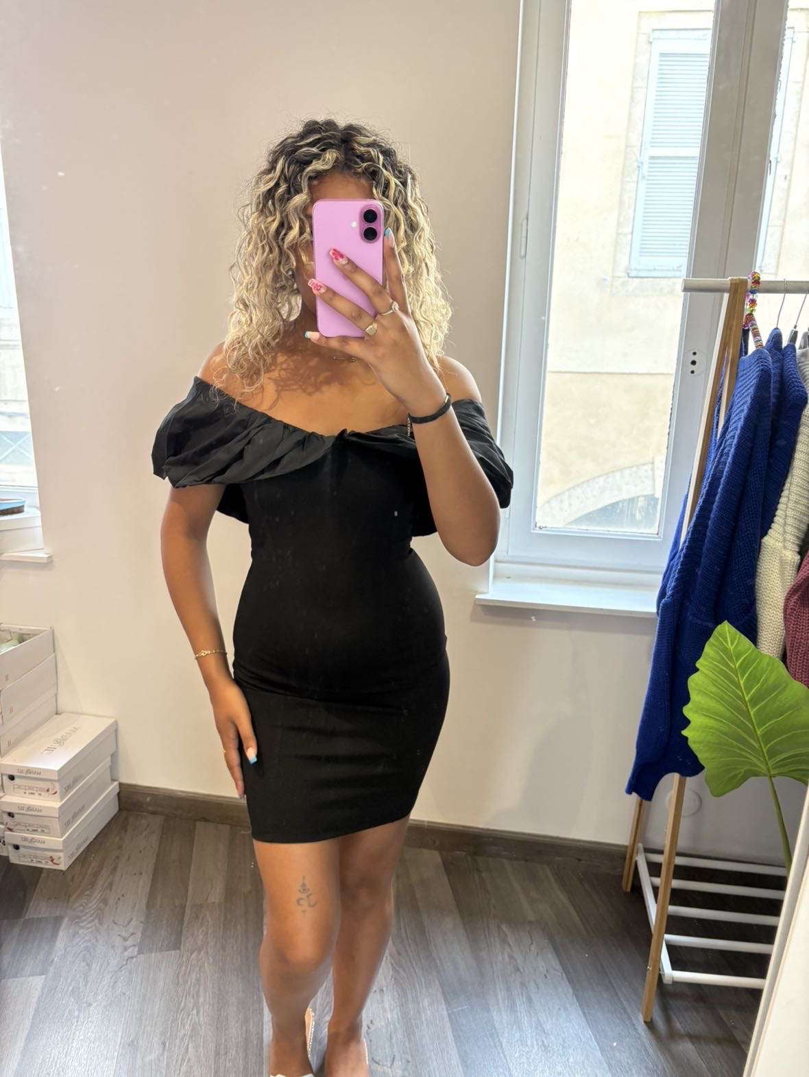 Robe courte avec volant large