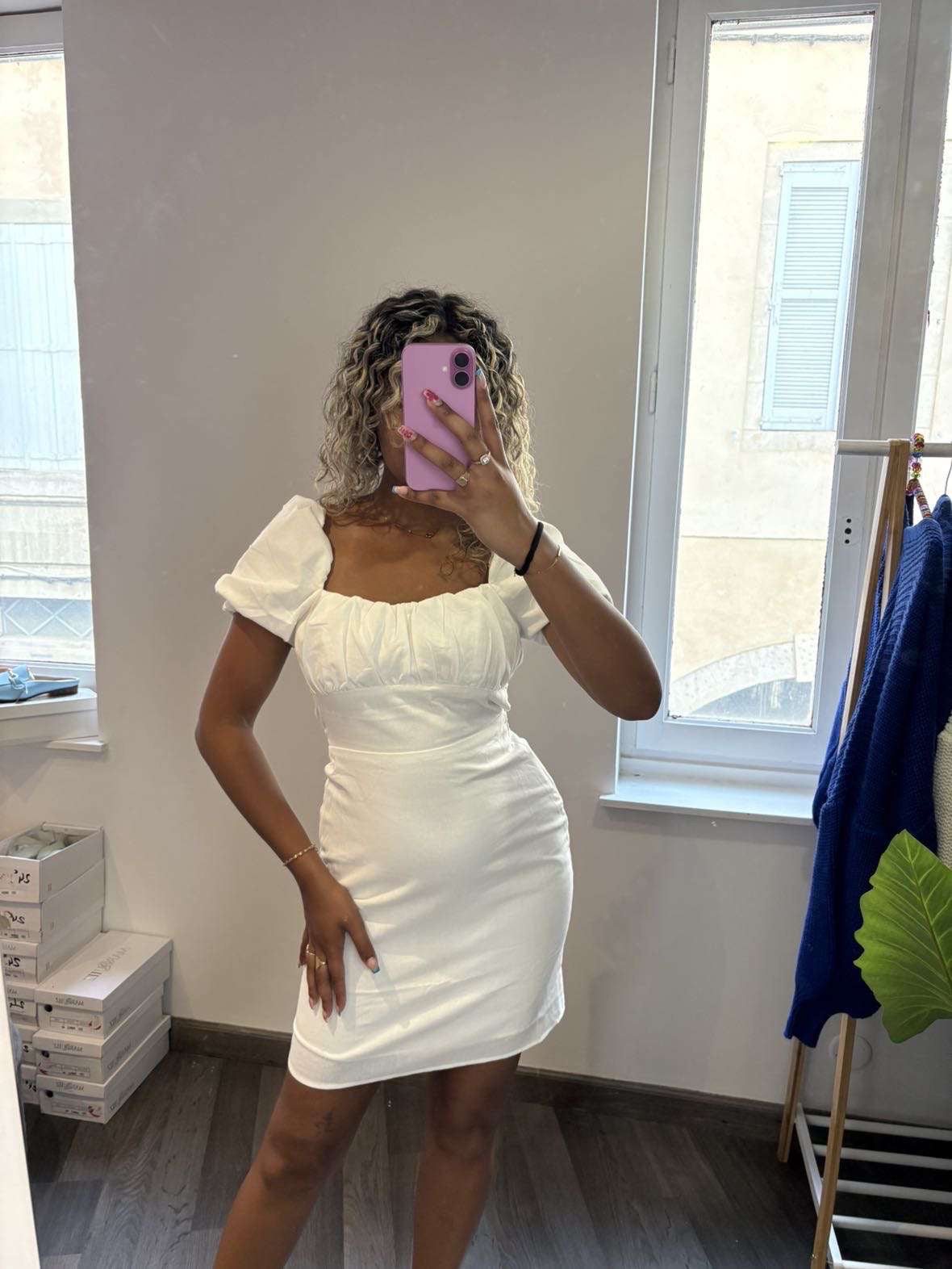 Robe courte à manche bouffante