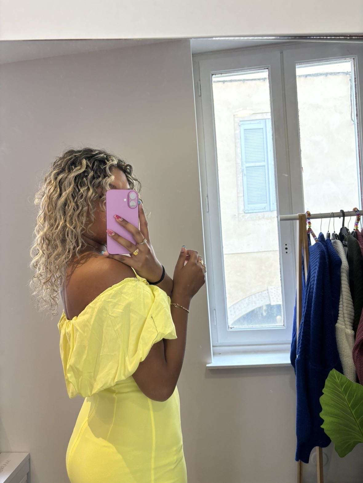 Robe courte avec volant large